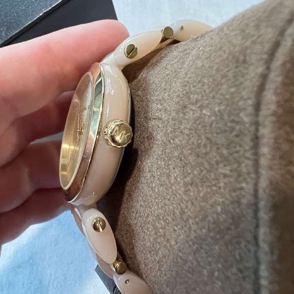 Michael Kors rose gold pale pink watch - Picture 6 of 11